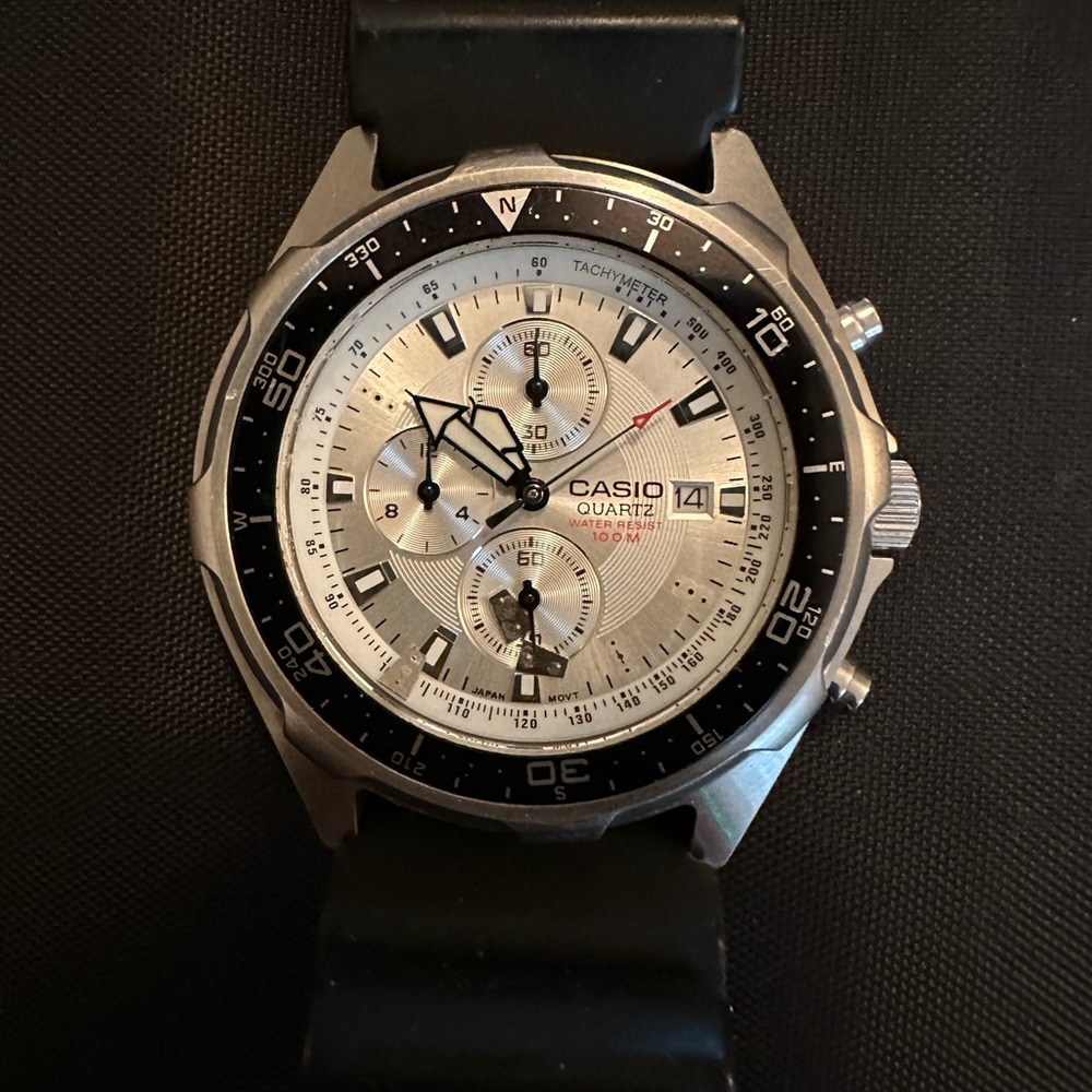 CASIO AMW-330 Mens 45mm Chronograph Date Quartz Watch Mod. 2328 Silver Case Dial